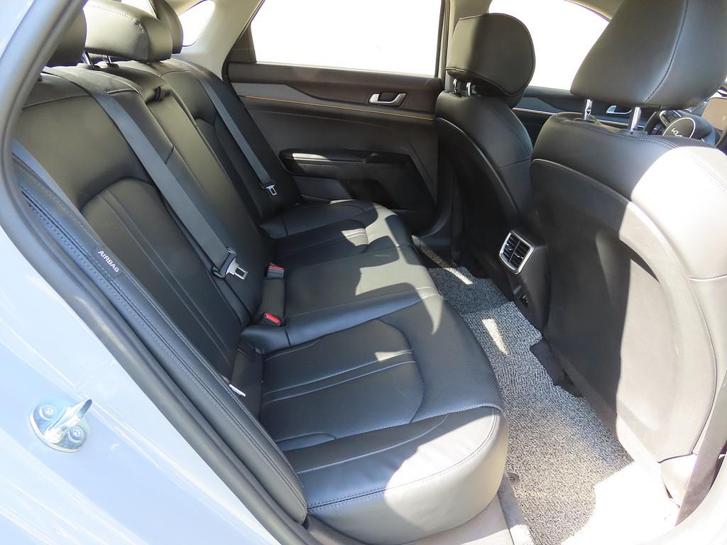 KIA K5 - Vista 7
