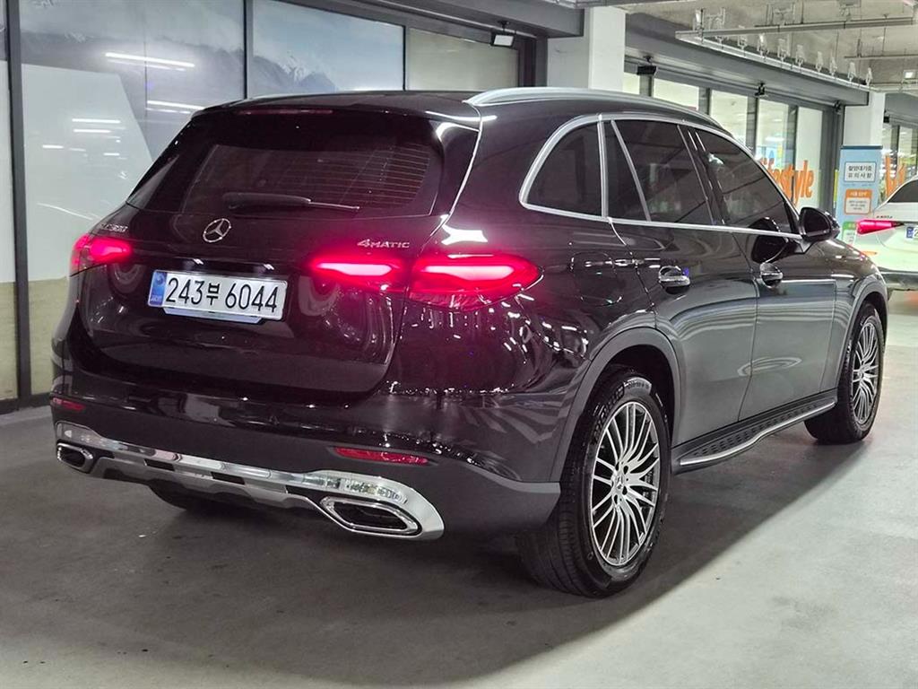 Mercedes Benz GLC Class - Vista 4