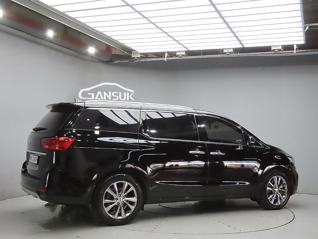 KIA Carnival - Vista 7