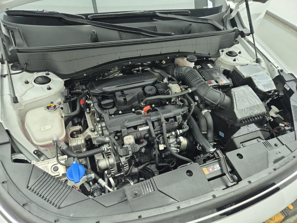 HYUNDAI Kona - Vista 6