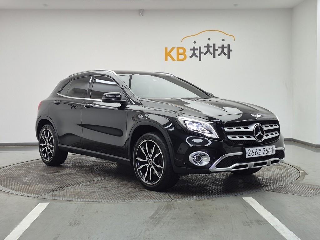Mercedes Benz GLA Class - Vista 2