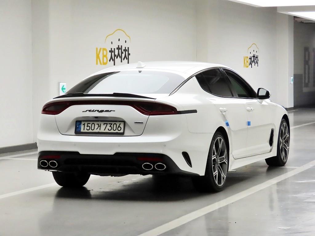 KIA Stinger - Vista 4