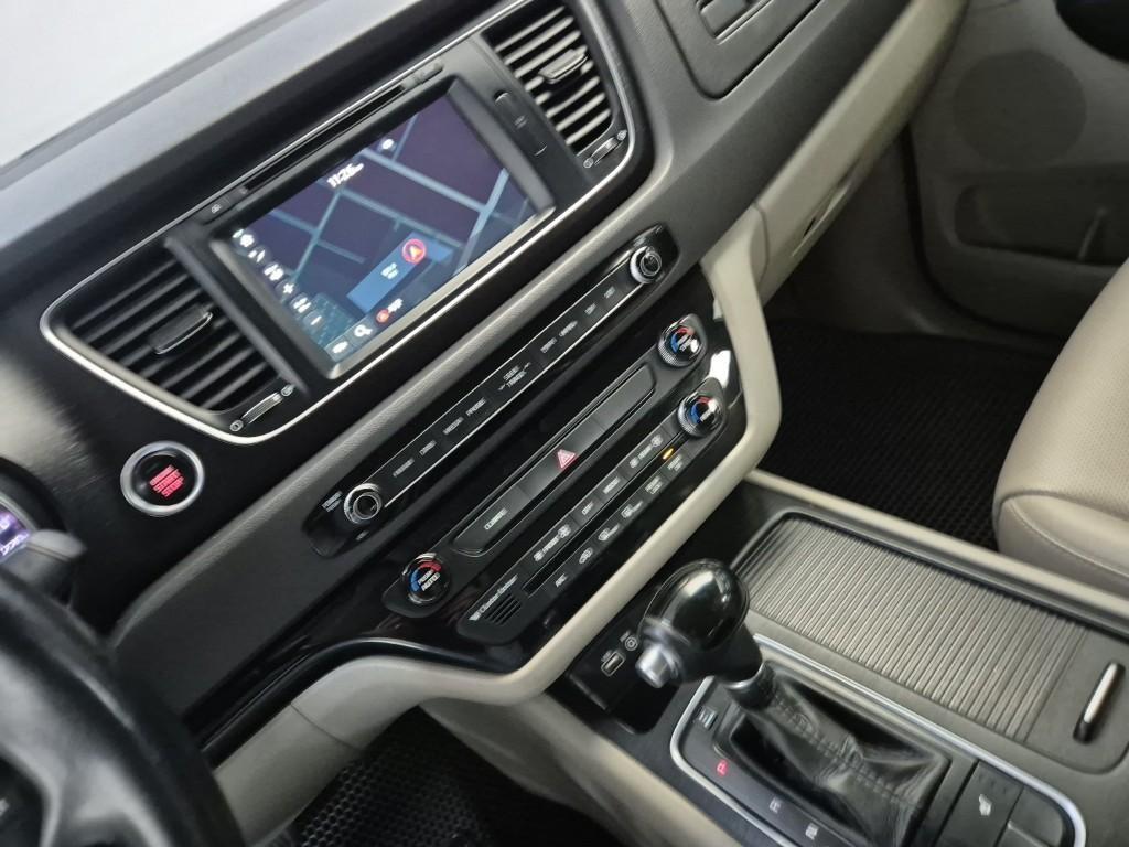 KIA Carnival - Vista 10