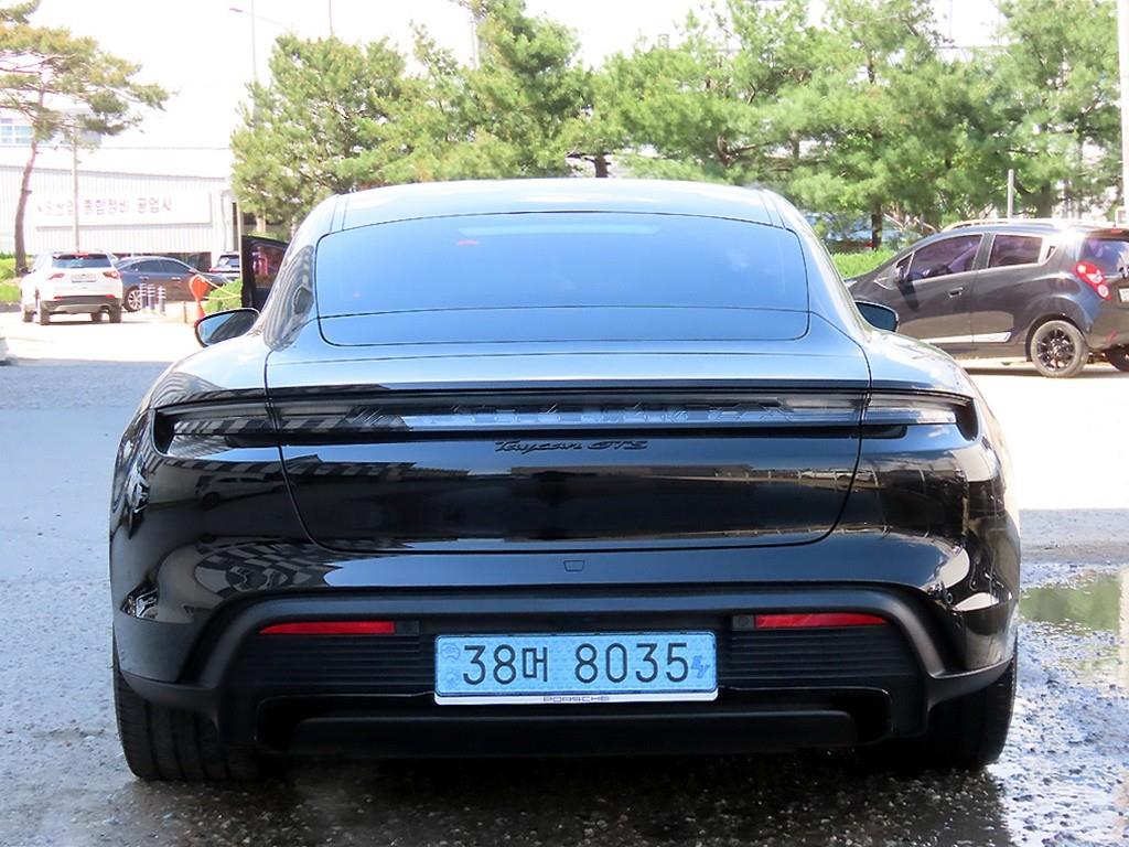 Porsche Taycan - Vista 4