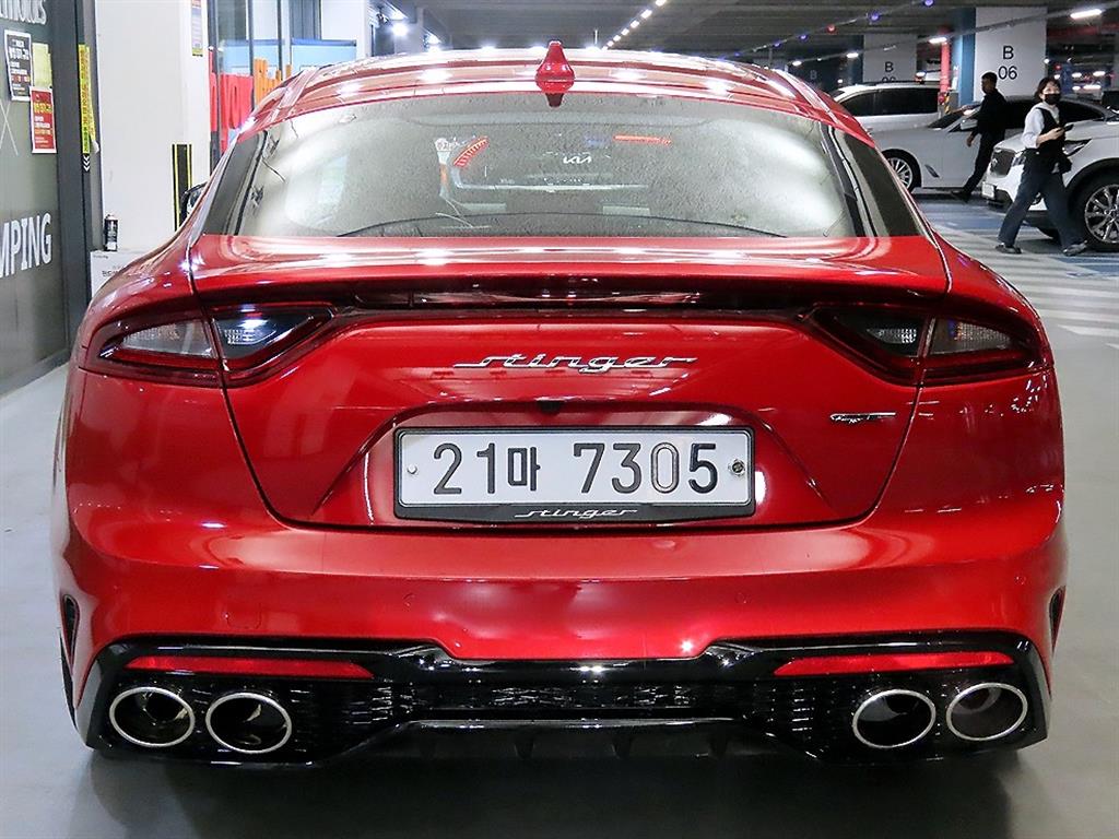KIA Stinger - Vista 5