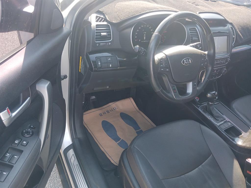KIA Sorento - Vista 8