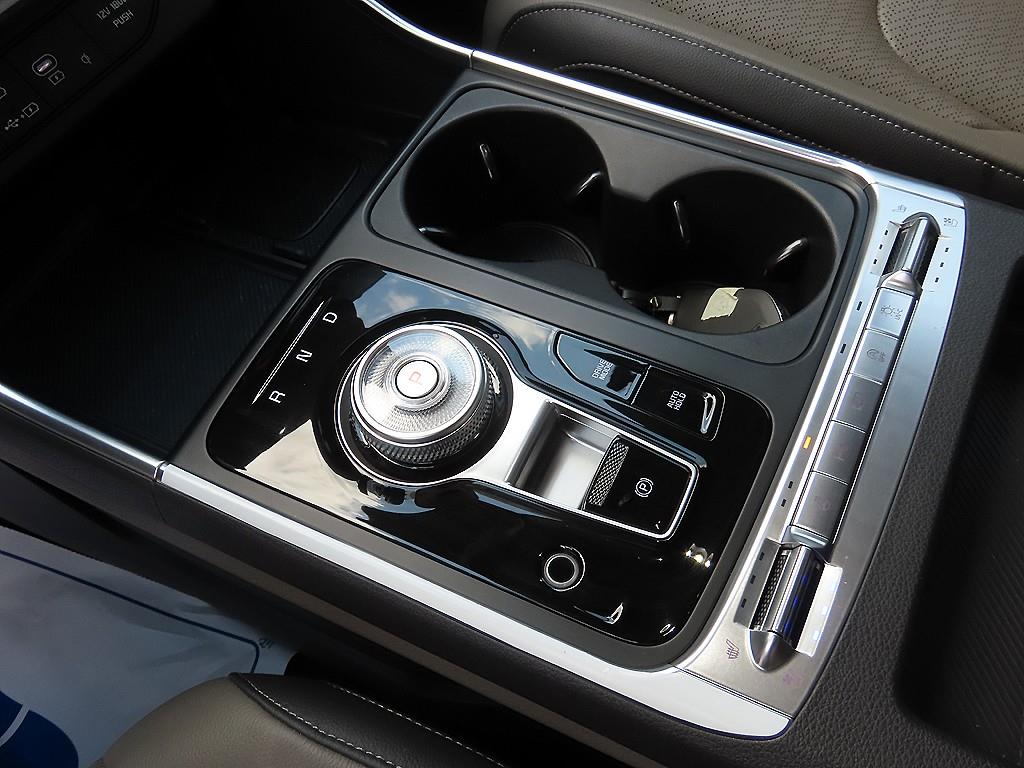 KIA Carnival - Vista 12