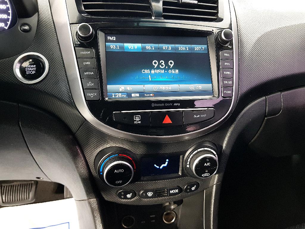 HYUNDAI Accent 2016 Plateado - Importación desde Corea - HF Imports Iquique - Foto 13