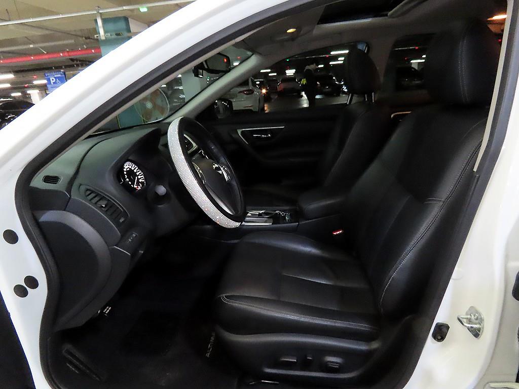 Nissan Altima - Vista 6
