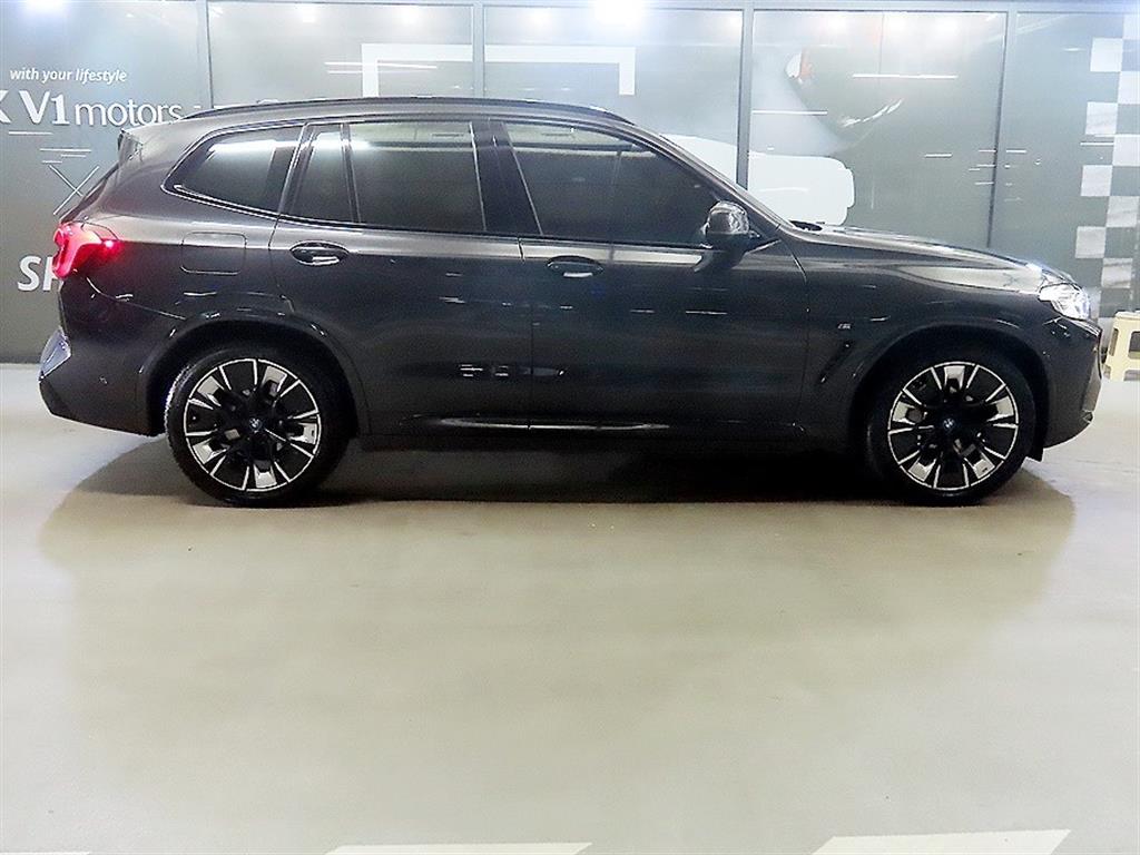 BMW iX3 - Vista 3