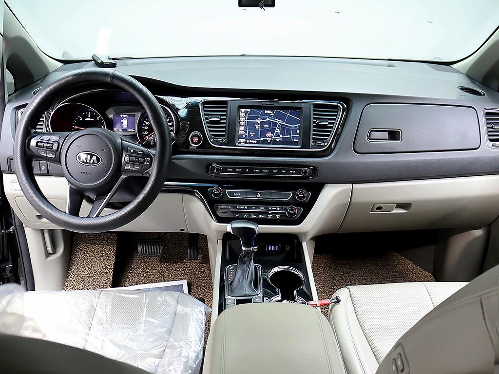 KIA Carnival - Vista 9