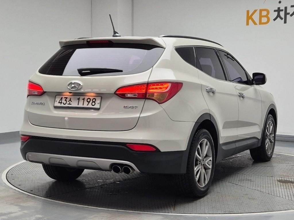 HYUNDAI Santa Fe - Vista 3