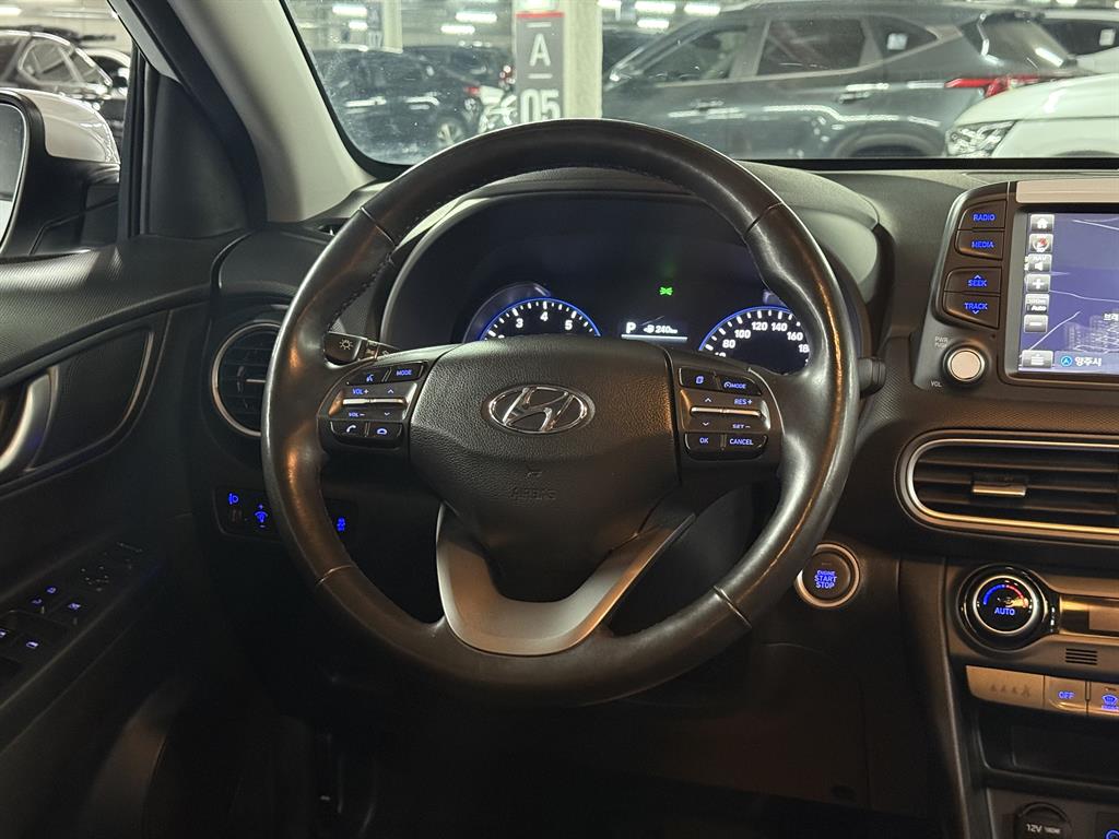HYUNDAI Kona - Vista 9