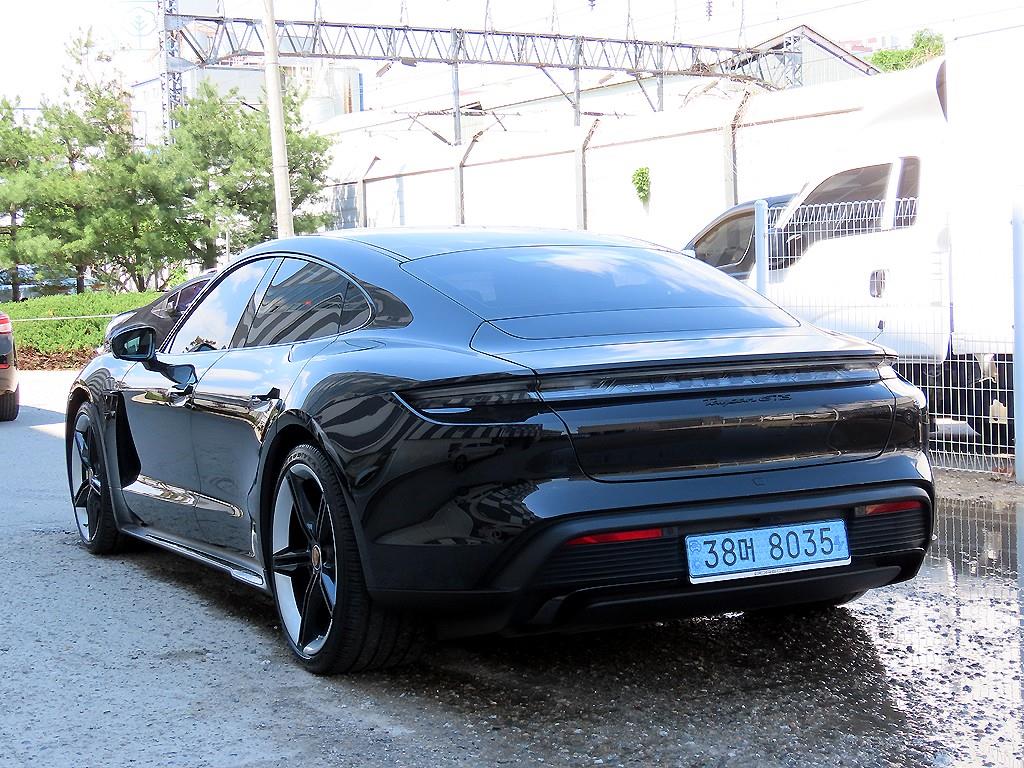 Porsche Taycan - Vista 3