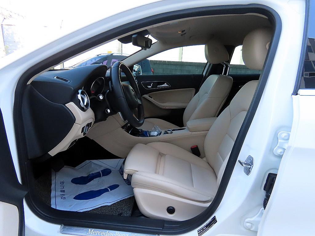 Mercedes Benz GLA Class - Vista 5