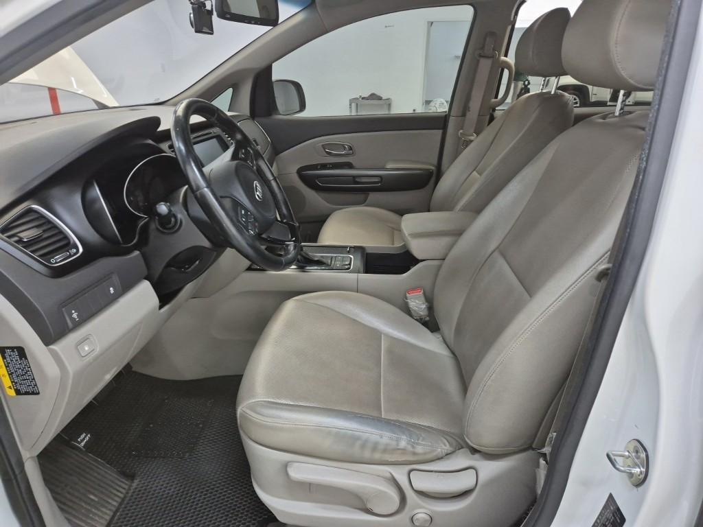 KIA Carnival - Vista 11