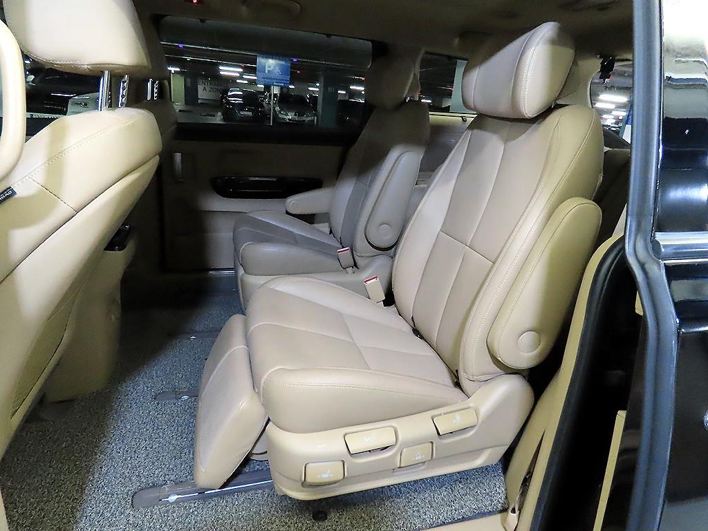 KIA Carnival - Vista 7