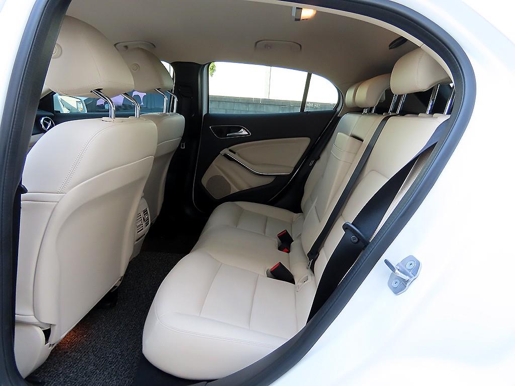 Mercedes Benz GLA Class - Vista 6