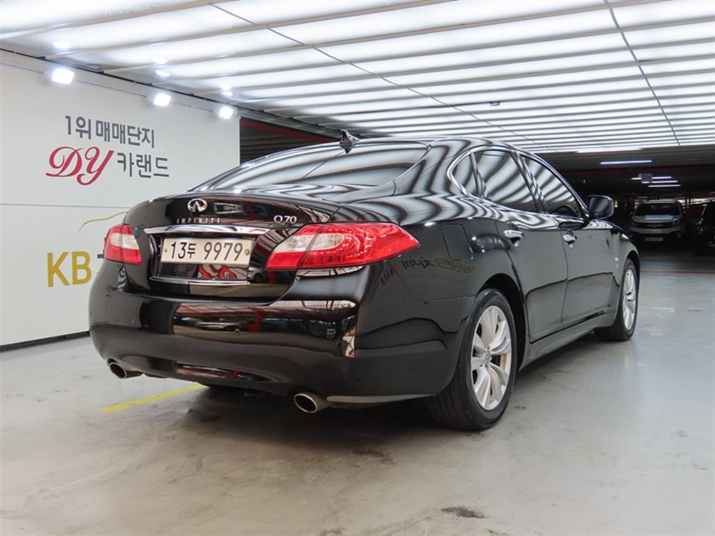 Infiniti M - Vista 4