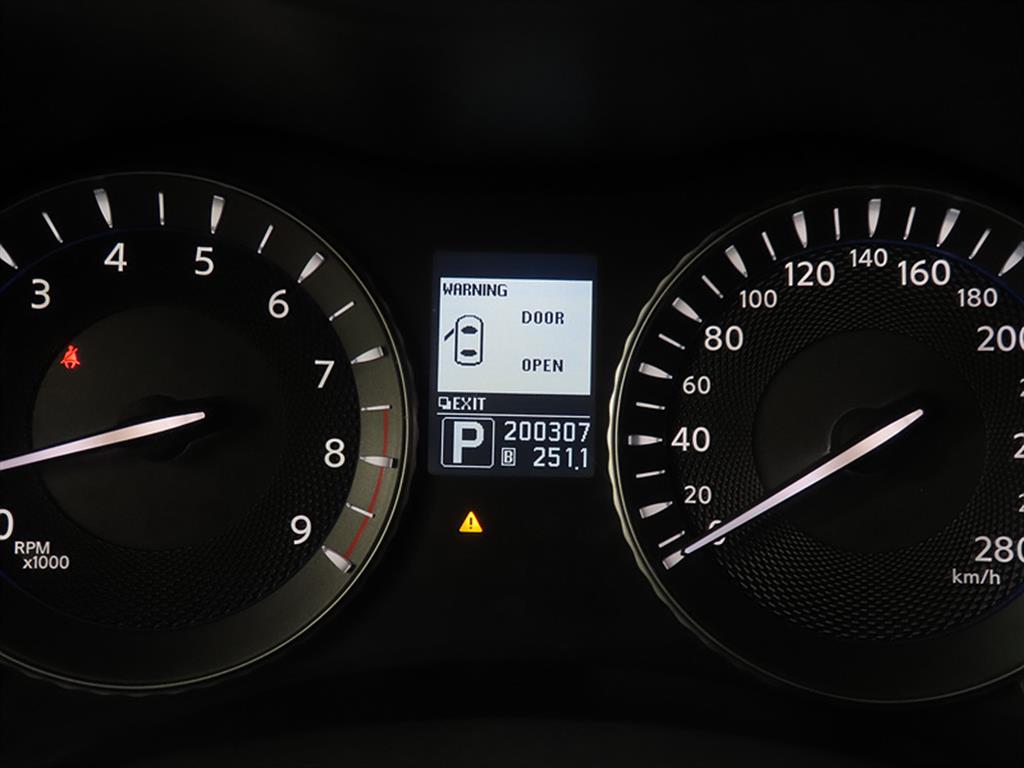 Infiniti M - Vista 9