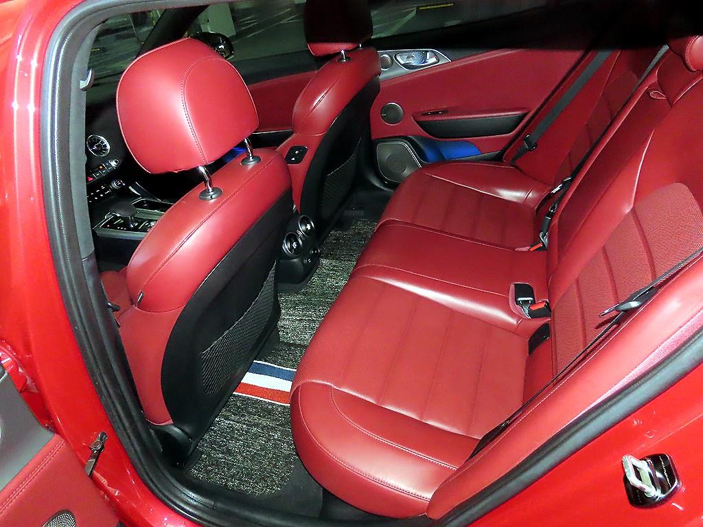 KIA Stinger - Vista 7