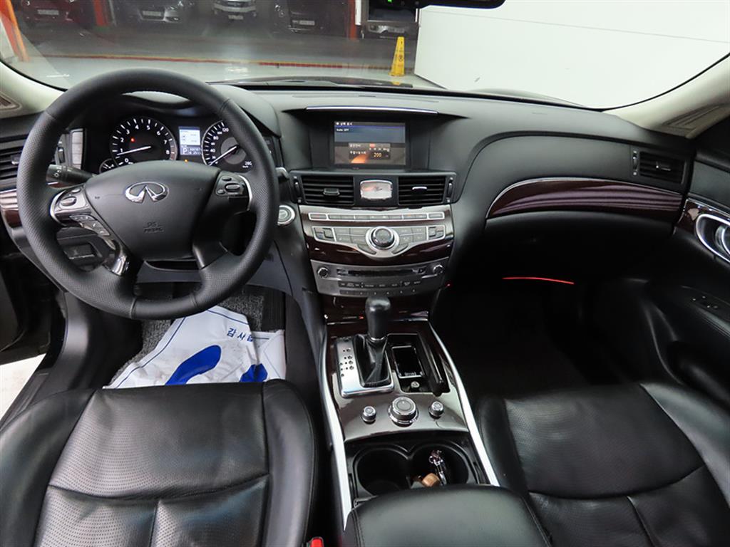 Infiniti M - Vista 7