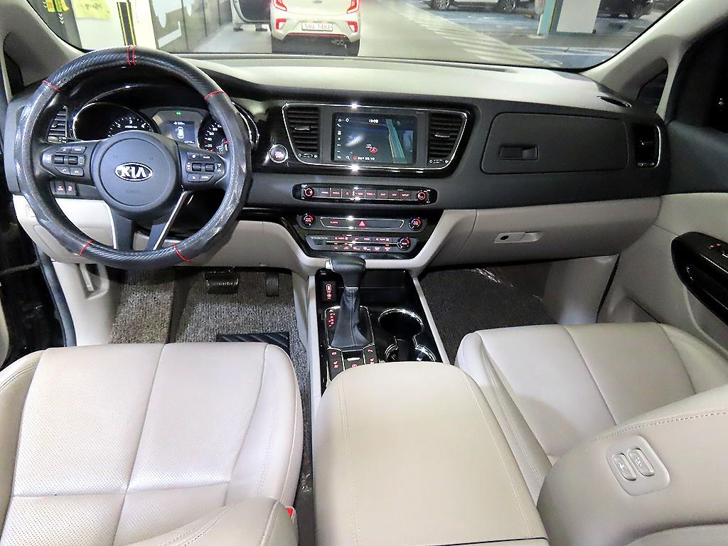 KIA Carnival - Vista 10
