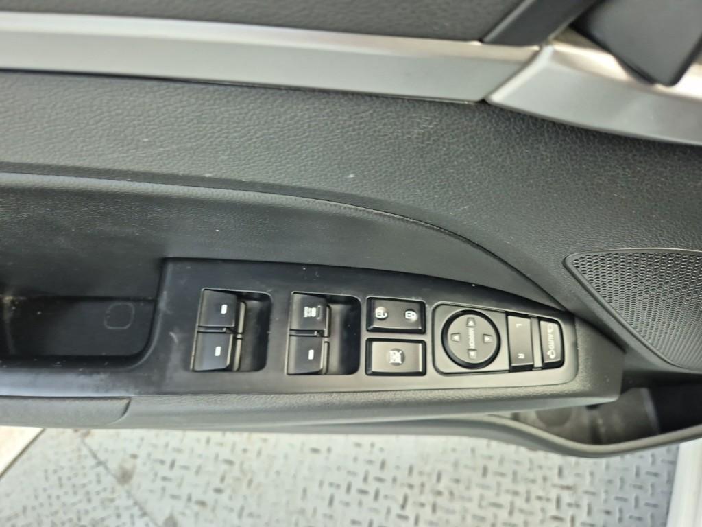 HYUNDAI Avante 2019 Blanco - Importación desde Corea - HF Imports Iquique - Foto 18