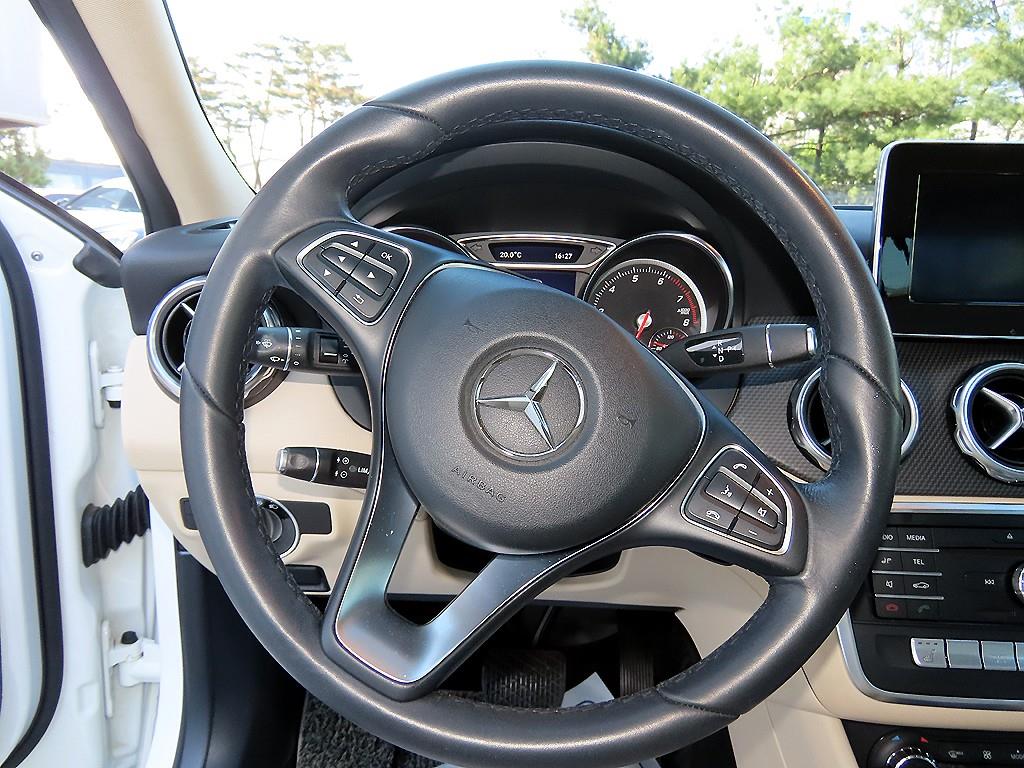 Mercedes Benz GLA Class - Vista 8