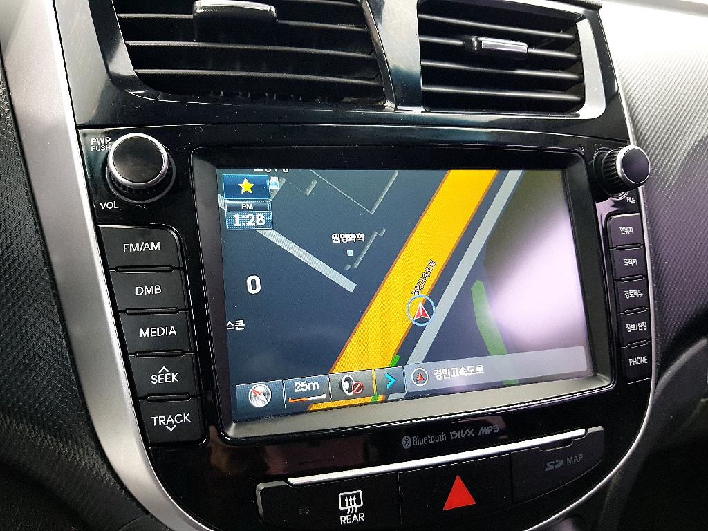 HYUNDAI Accent - Vista 12
