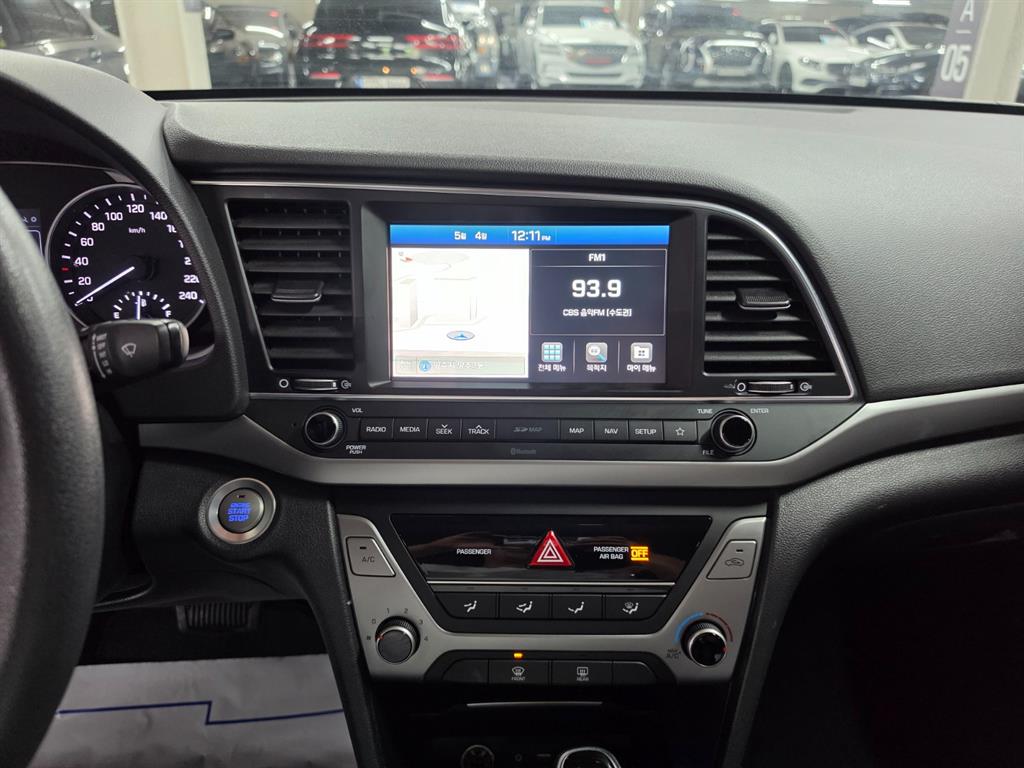 HYUNDAI Avante 2018 Blanco - Importación desde Corea - HF Imports Iquique - Foto 13