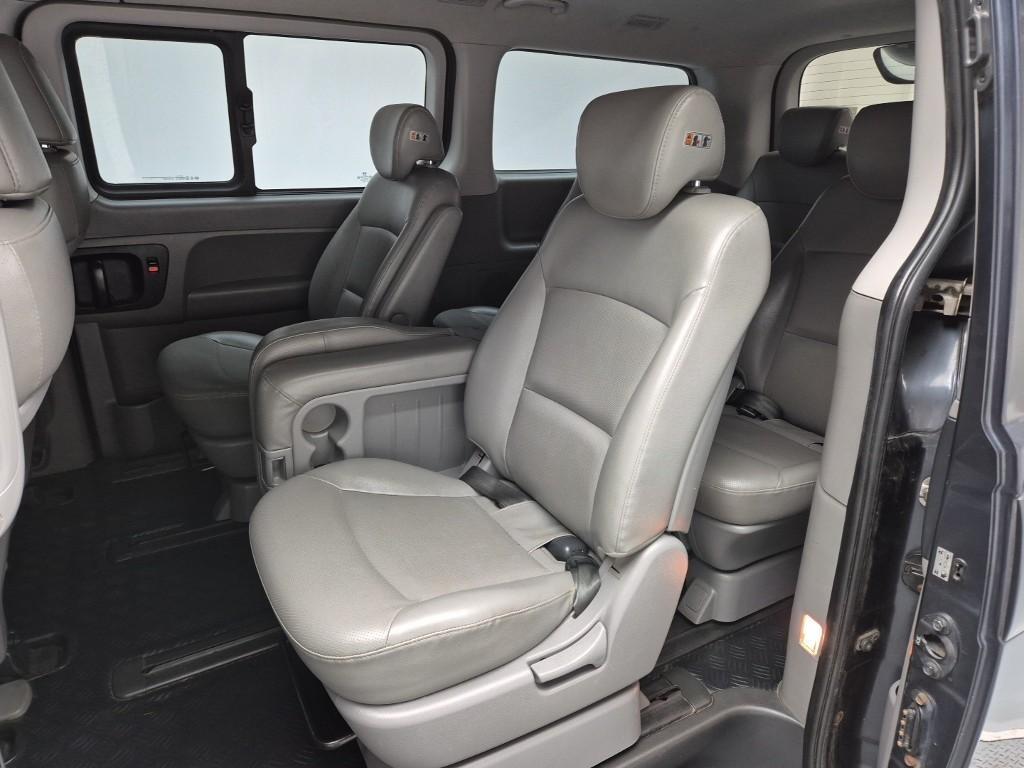 HYUNDAI Starex - Vista 12
