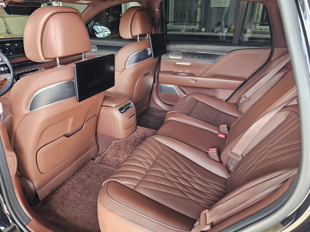 Genesis G90 - Vista 9
