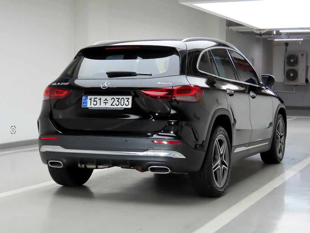 Mercedes Benz GLA Class - Vista 4