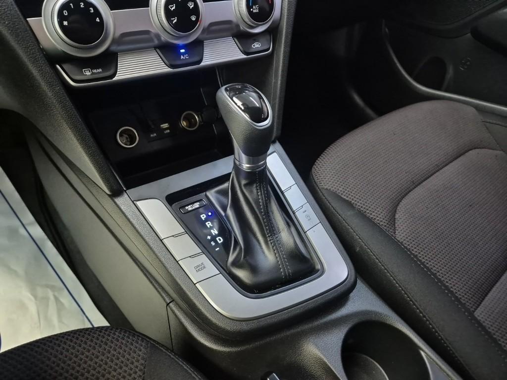 HYUNDAI Avante - Vista 8