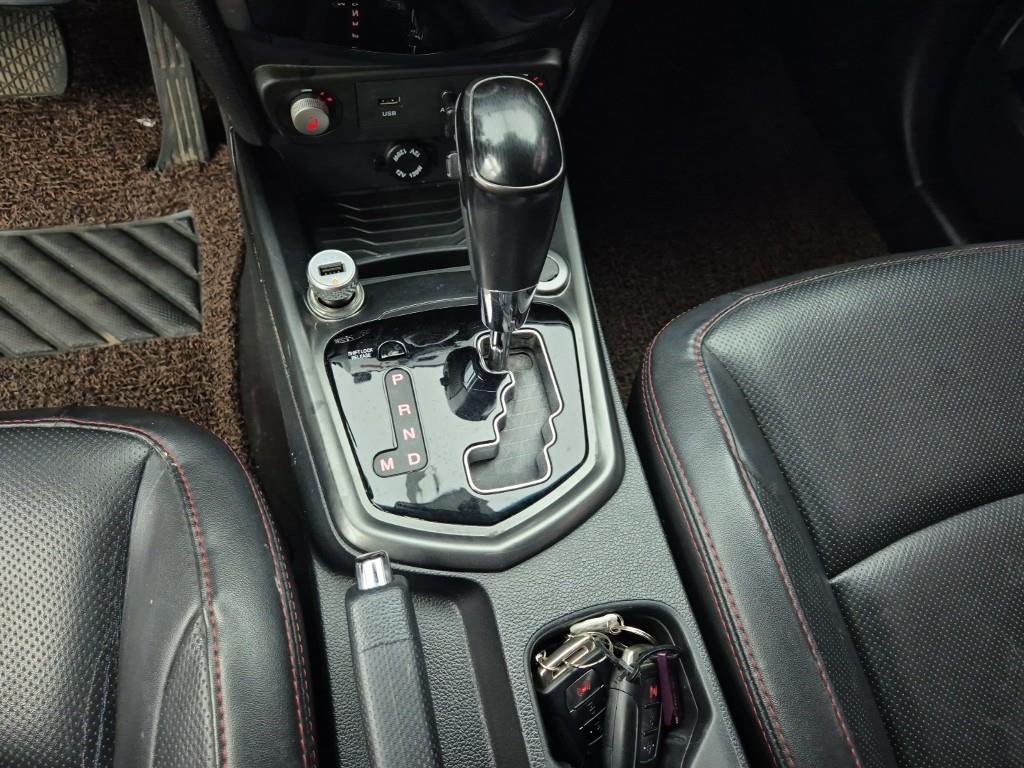 Ssangyong Tivoli - Vista 8