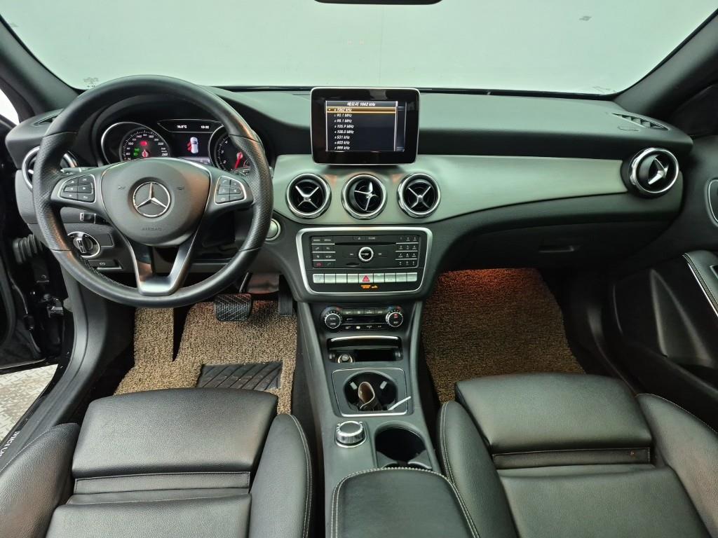 Mercedes Benz GLA Class - Vista 5