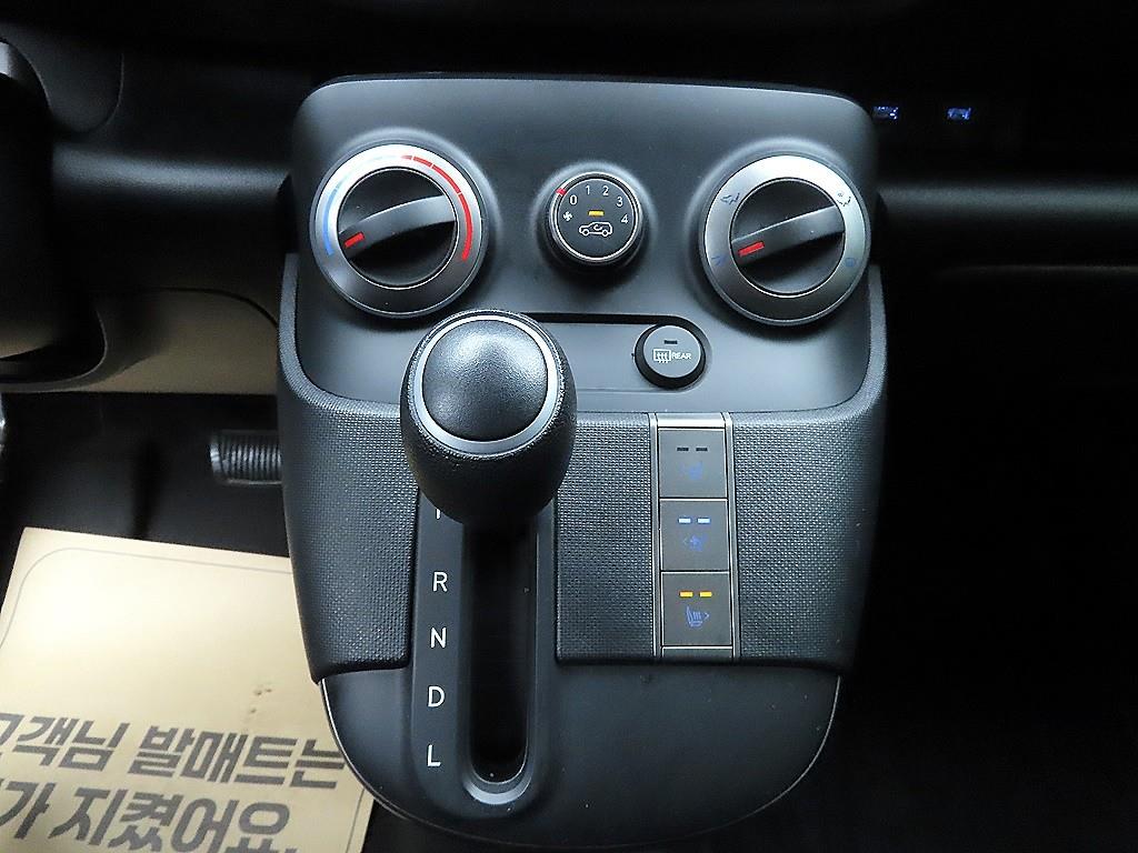 HYUNDAI Casper - Vista 10