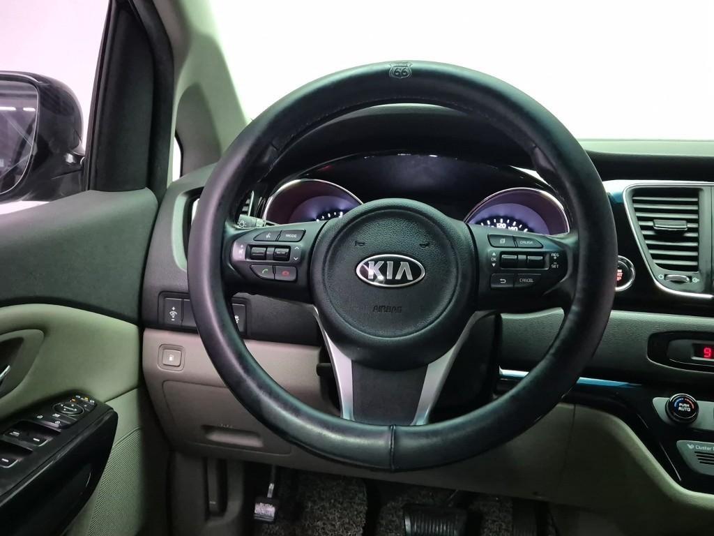KIA Carnival - Vista 9