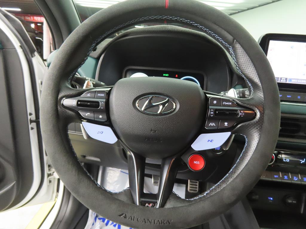 HYUNDAI Kona - Vista 8