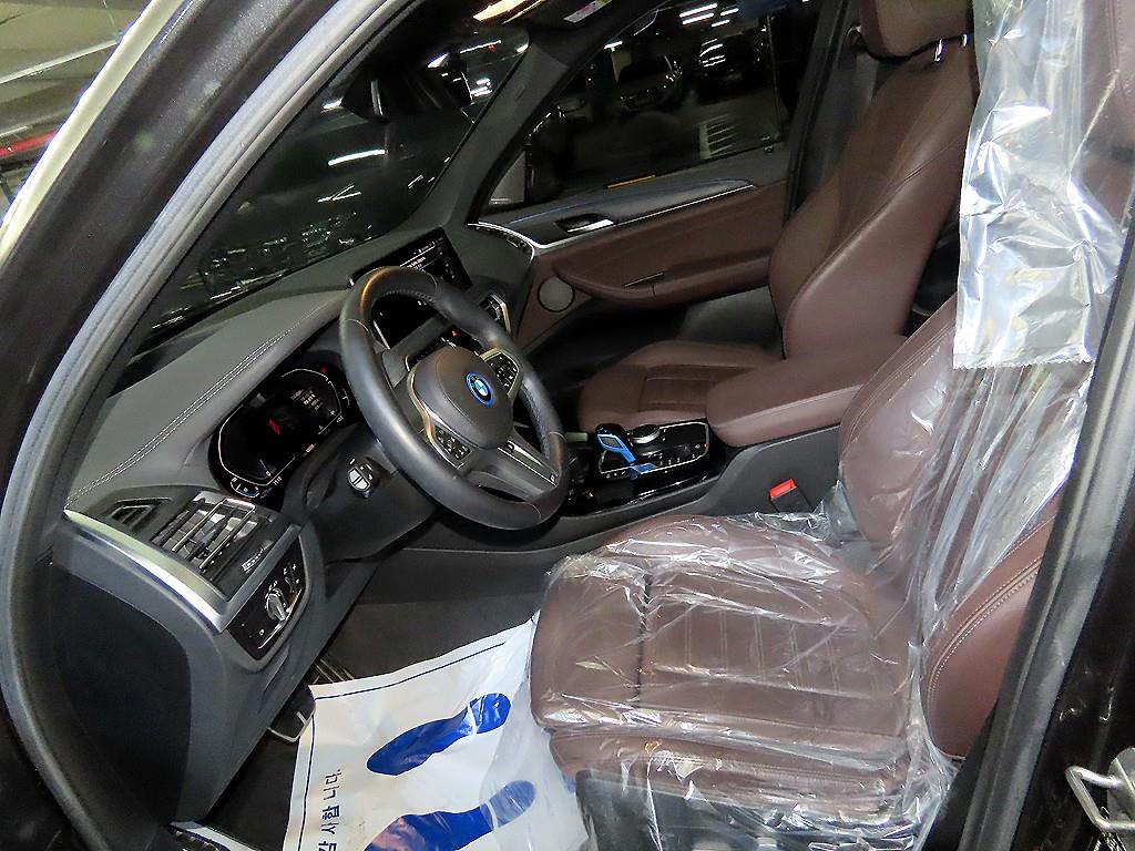 BMW iX3 - Vista 6
