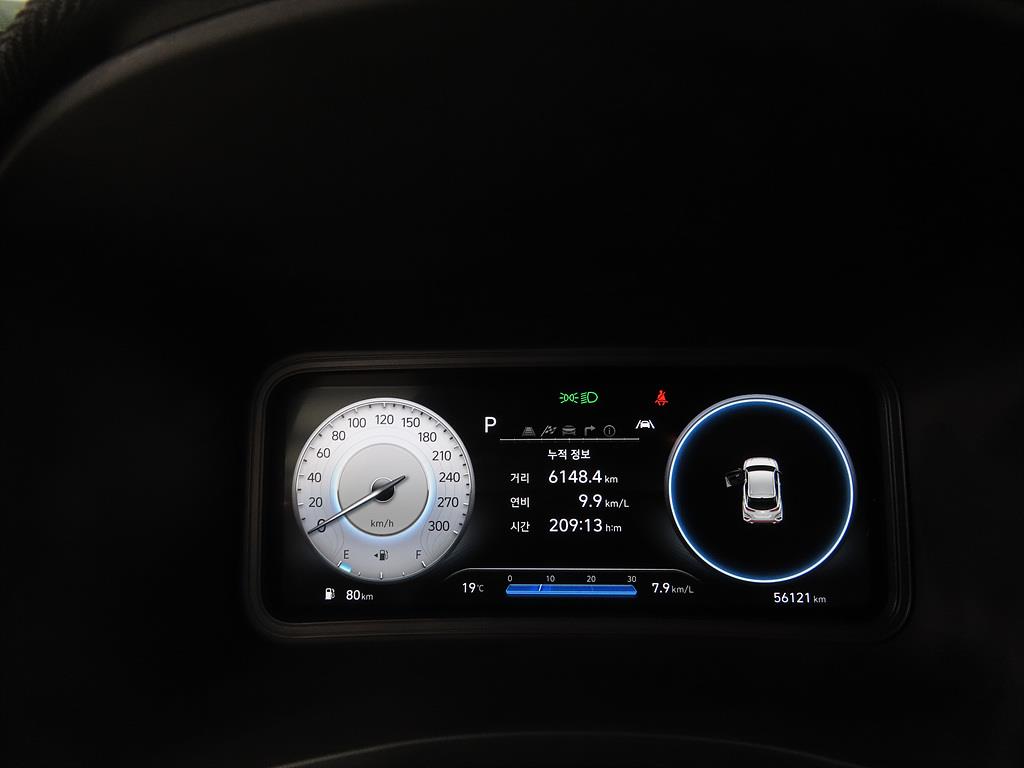 HYUNDAI Kona - Vista 10