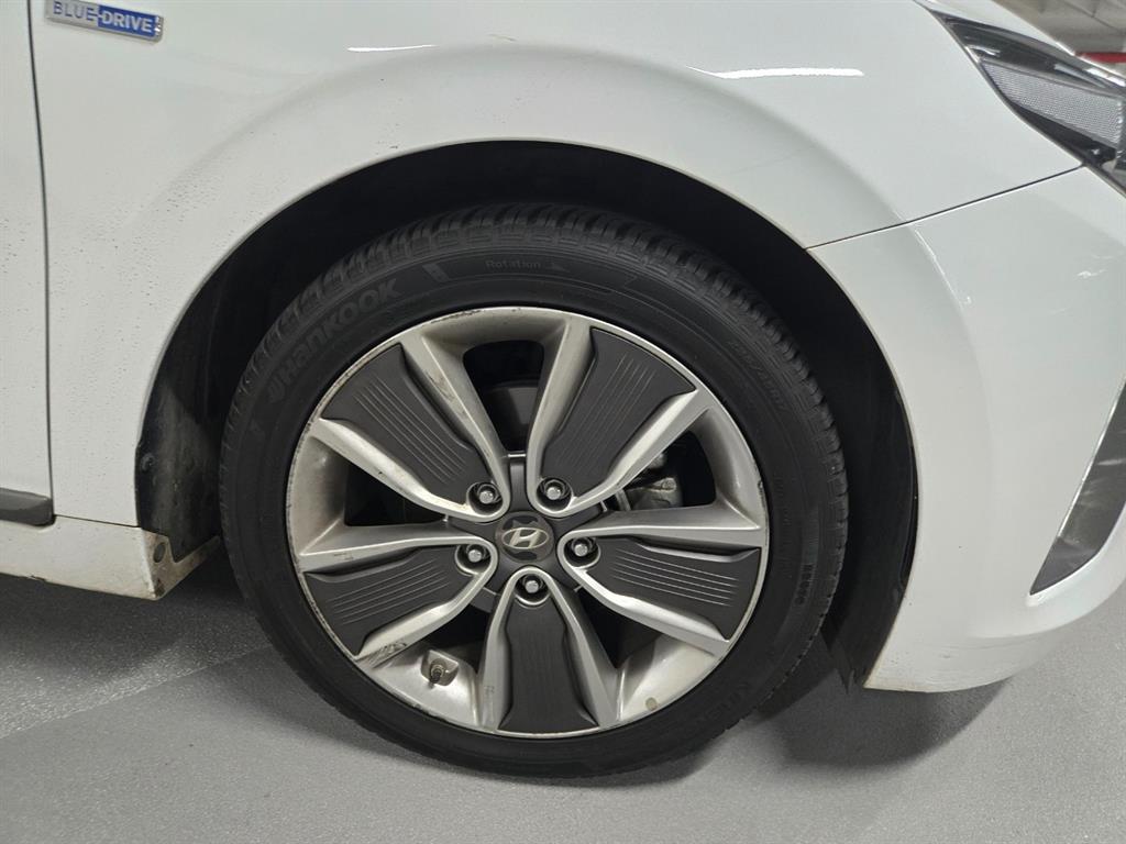 HYUNDAI Ioniq - Vista 5