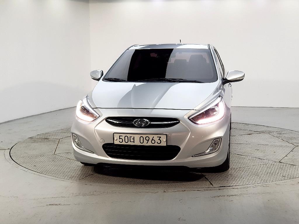 HYUNDAI Accent - Vista 2
