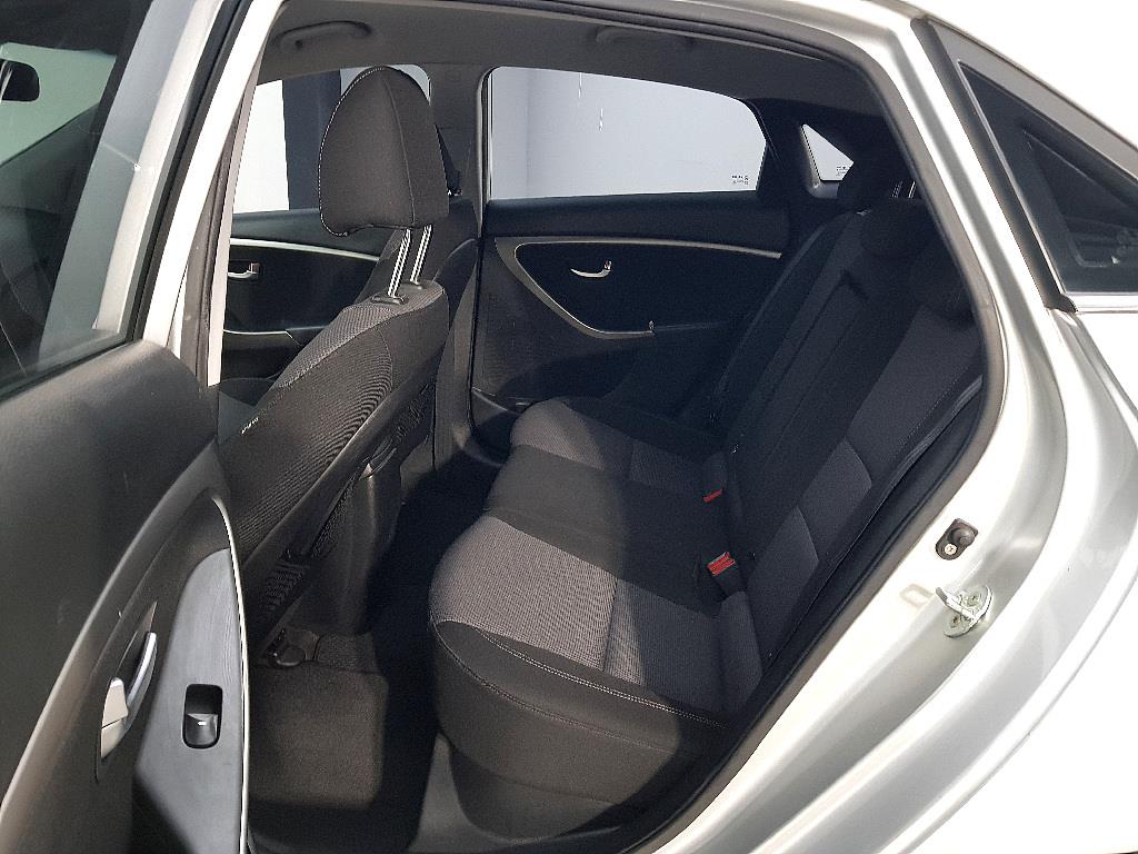HYUNDAI i30 - Vista 9