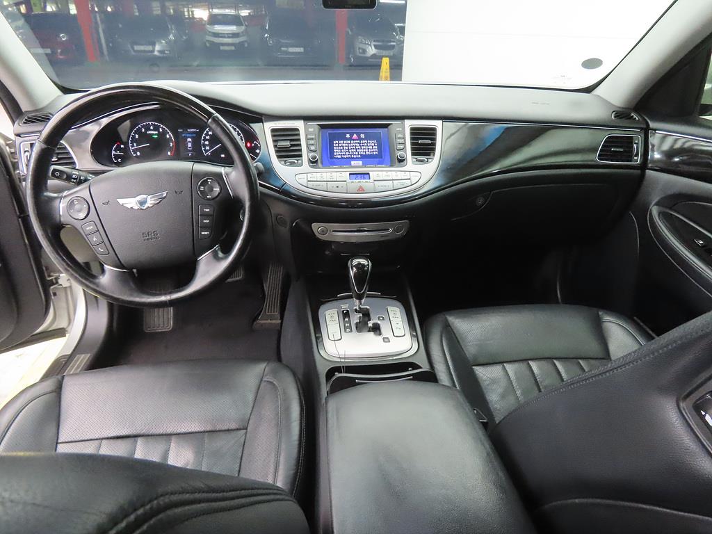 HYUNDAI Genesis - Vista 7