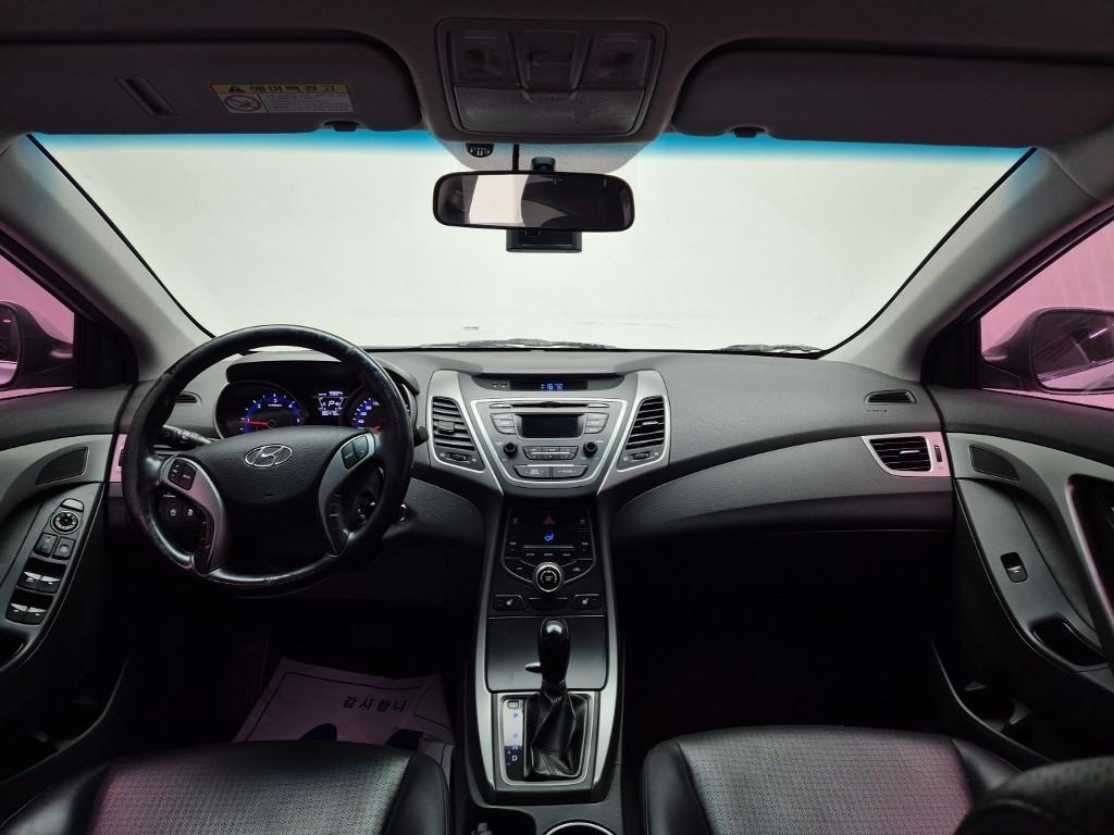 HYUNDAI Avante - Vista 7