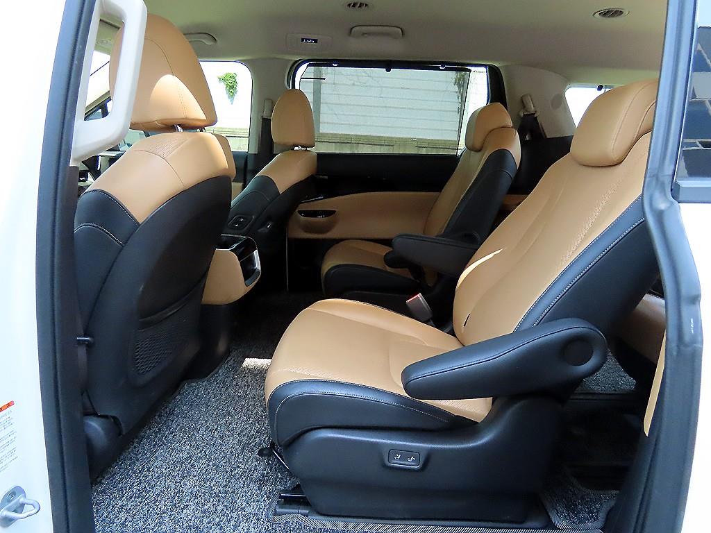 KIA Carnival - Vista 6