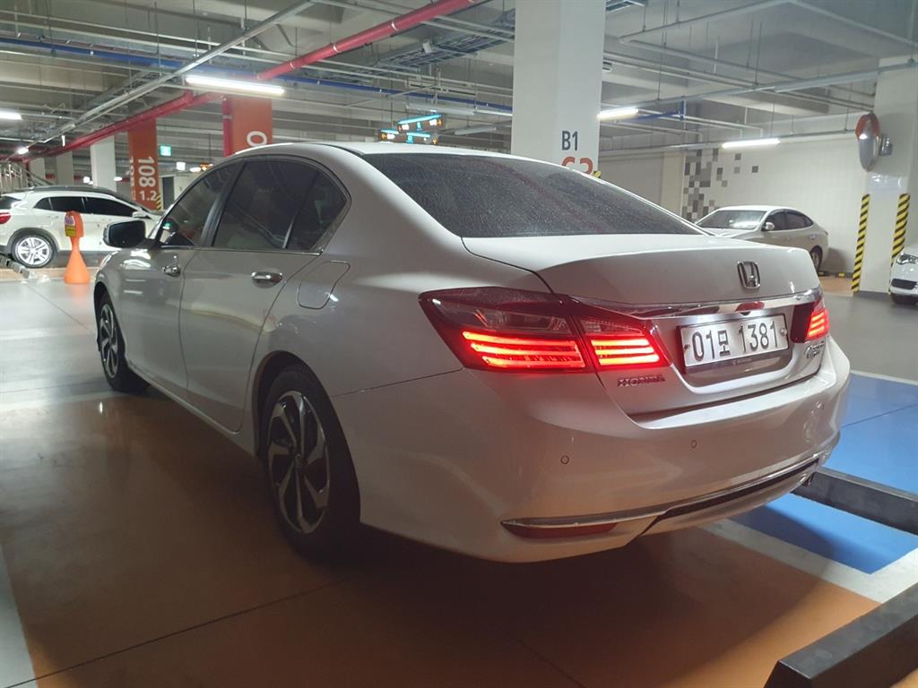 Honda Accord - Vista 5