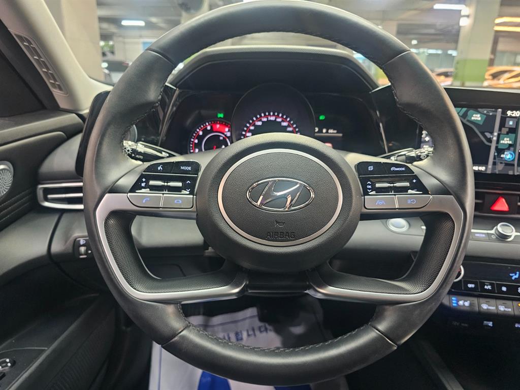 HYUNDAI Avante - Vista 10